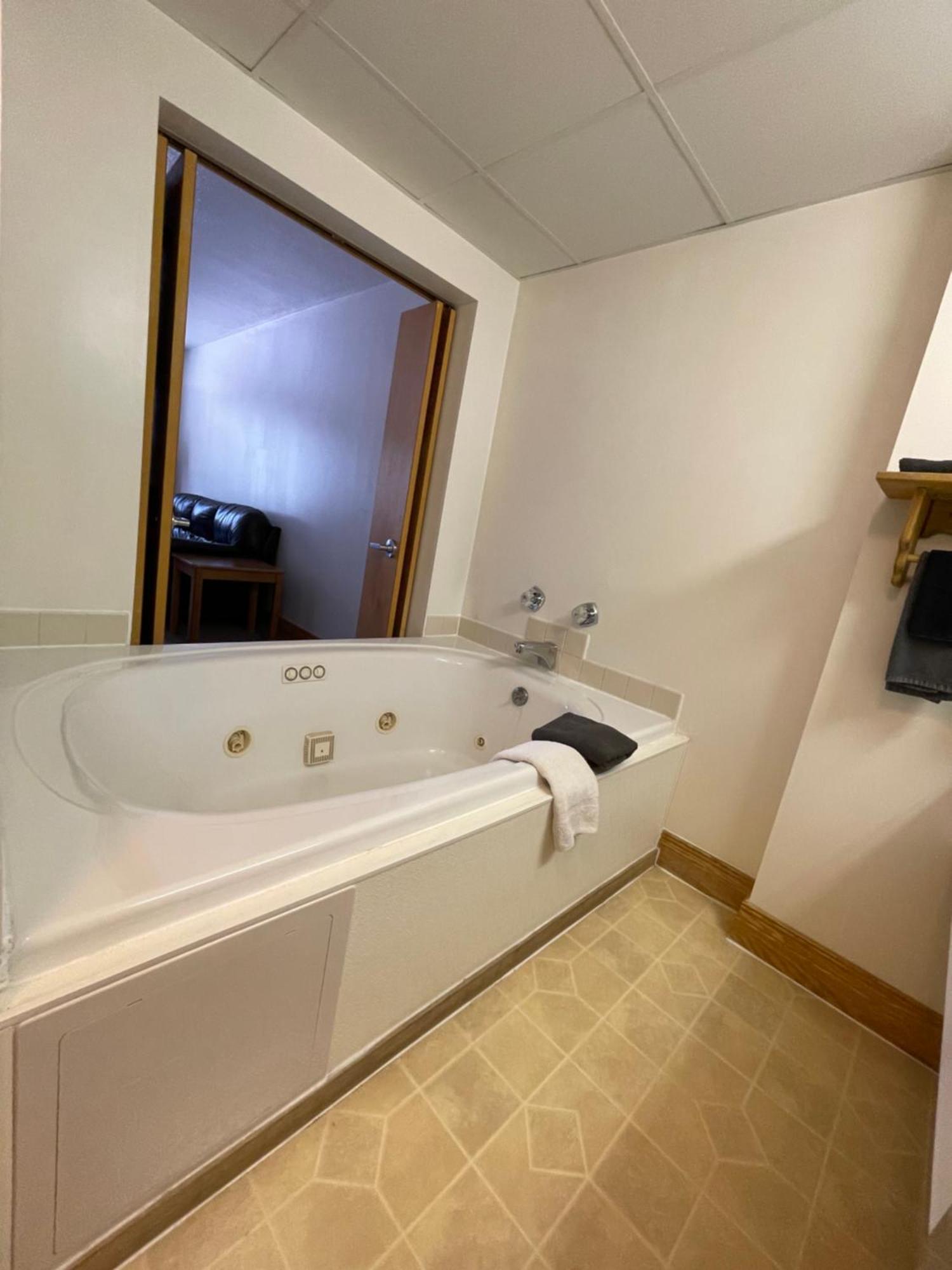 Ausable Valley Inn Mio Zewnętrze zdjęcie